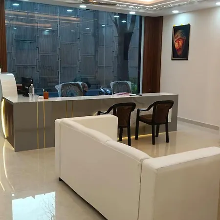 فندق Sri Sai Grand In